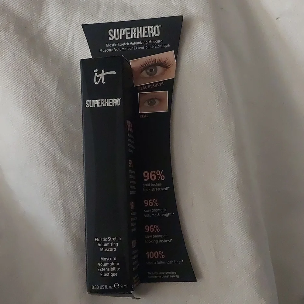IT Cosmetics superhero elastic stretch volumizing mascara
